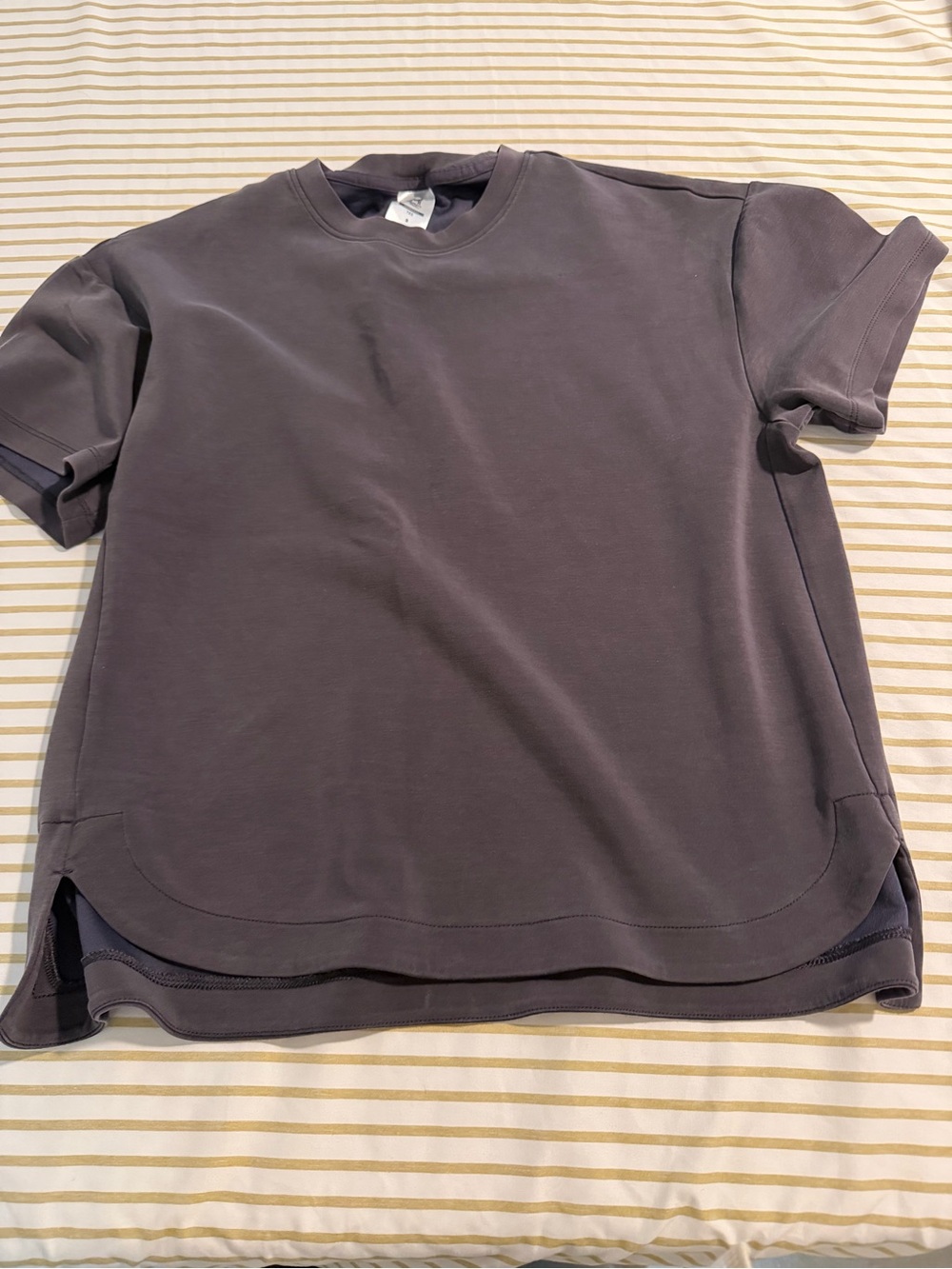 Women's Short Sleeve Crewneck Tee in Charcoal